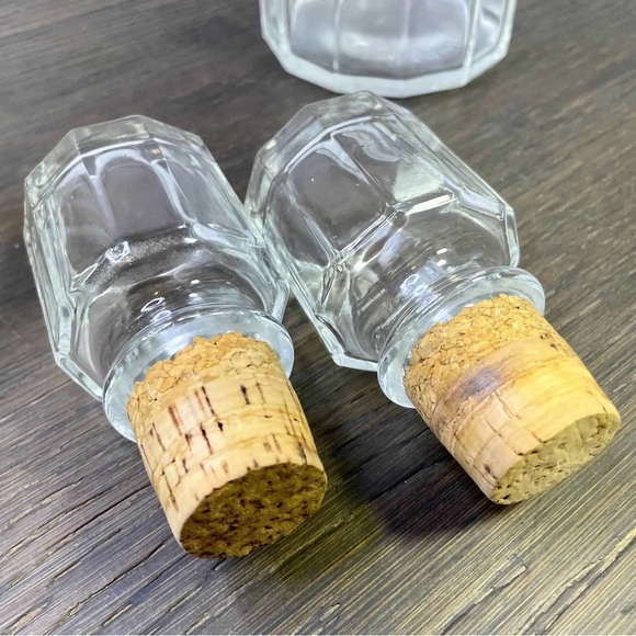 Bormioli Vintage 10" Faceted Glass Decanters Set of 2 Barware Cork Clear Thick - Picture 5 of 7